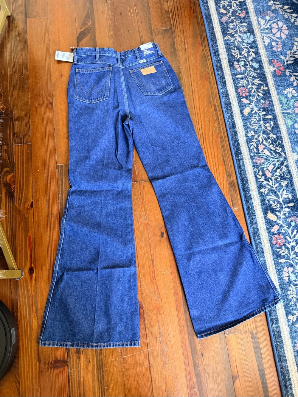 NWT Wrangler Wanderer Flare Bell Bottom Jeans - Size 29 / 34L - 100% Cotton - Picture 13 of 13